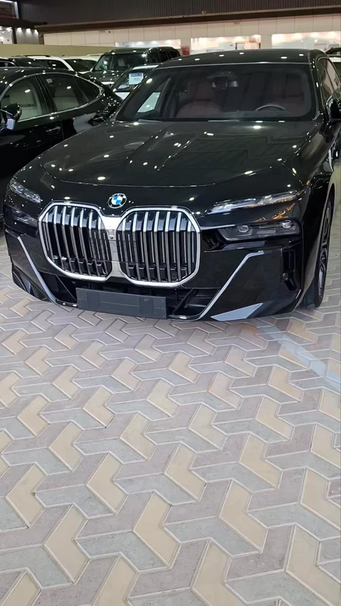 BMW 7 Series 735l 2025