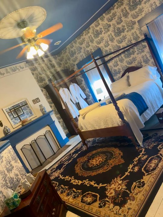 Old Caledonian Bed & Breakfast - Bed & Breakfast Near Me - Caledonia, Missouri