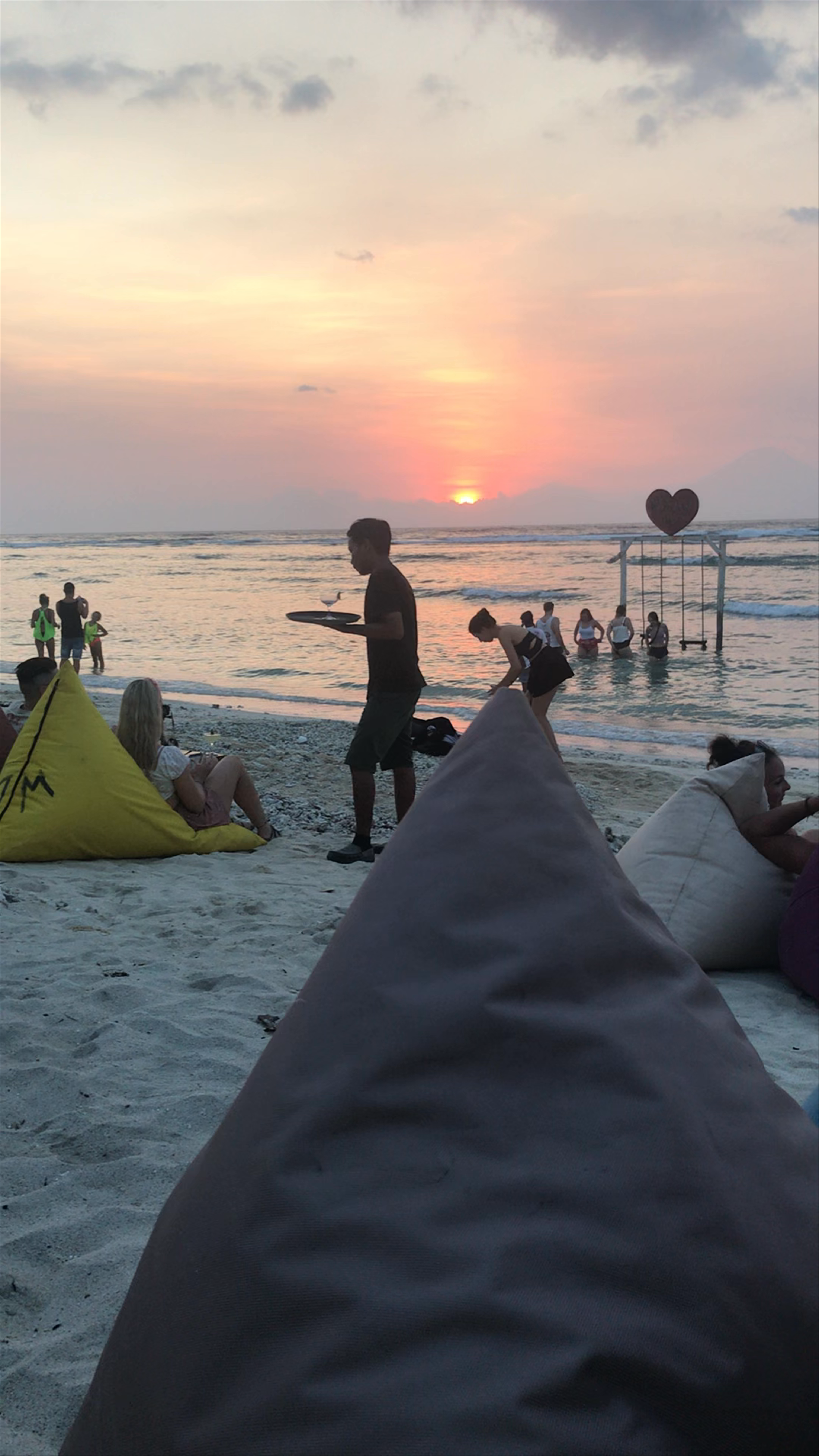 Window Bar | Sunset Bar & Cocktails on Gili Indah Beach