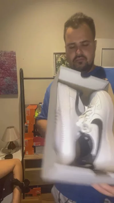 Nike Air Force 1 07 LV8