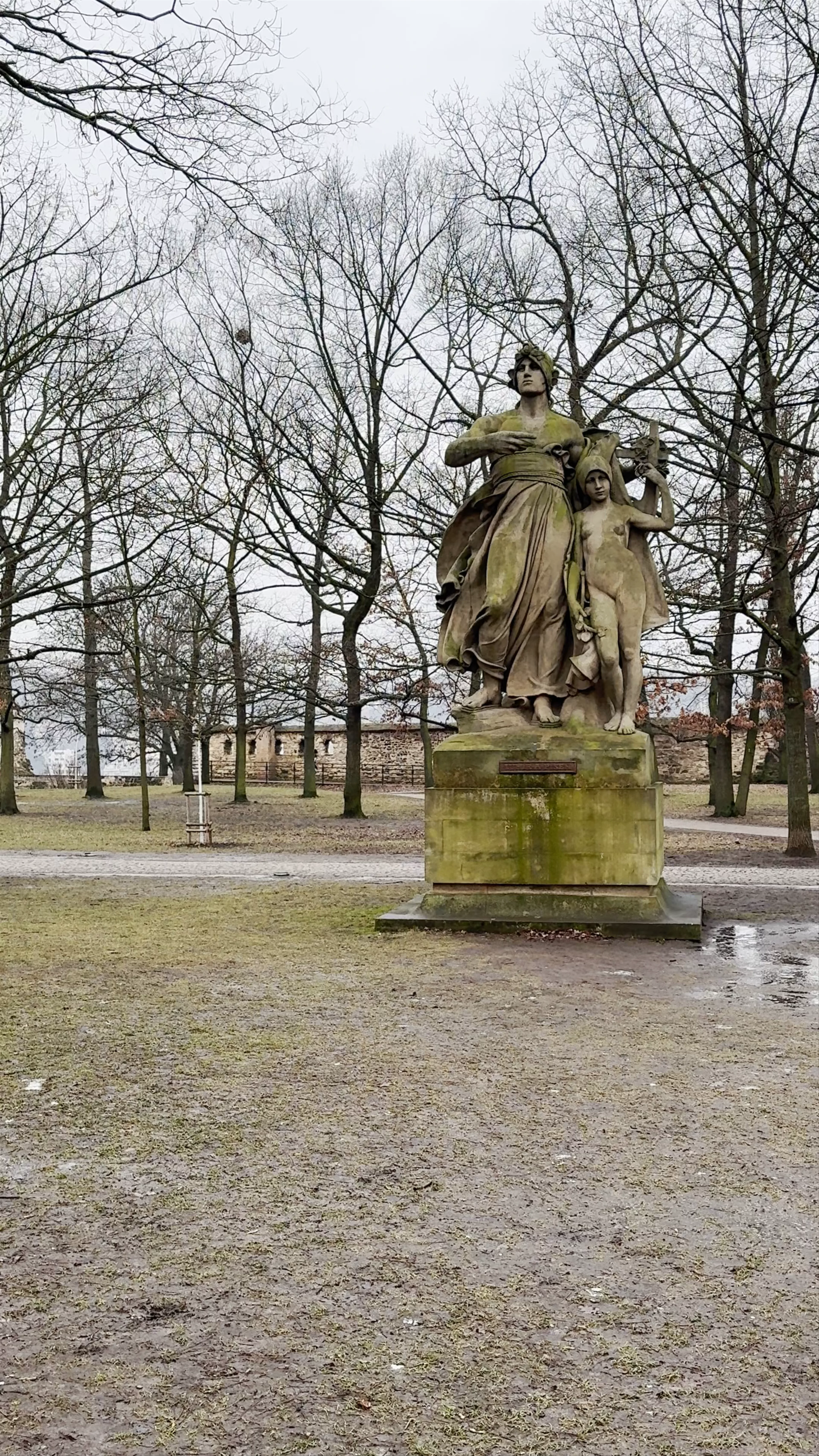 Sousoší Přemysl a Libuše, Vyšehradské sady