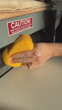 Slab roller - cleaning the rollers