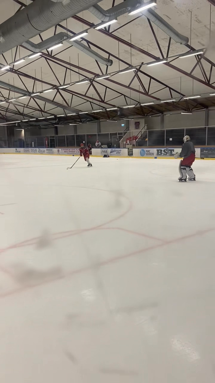 Frol Luksha's Impressive Shootout Skills with Lidingö Vikings J18