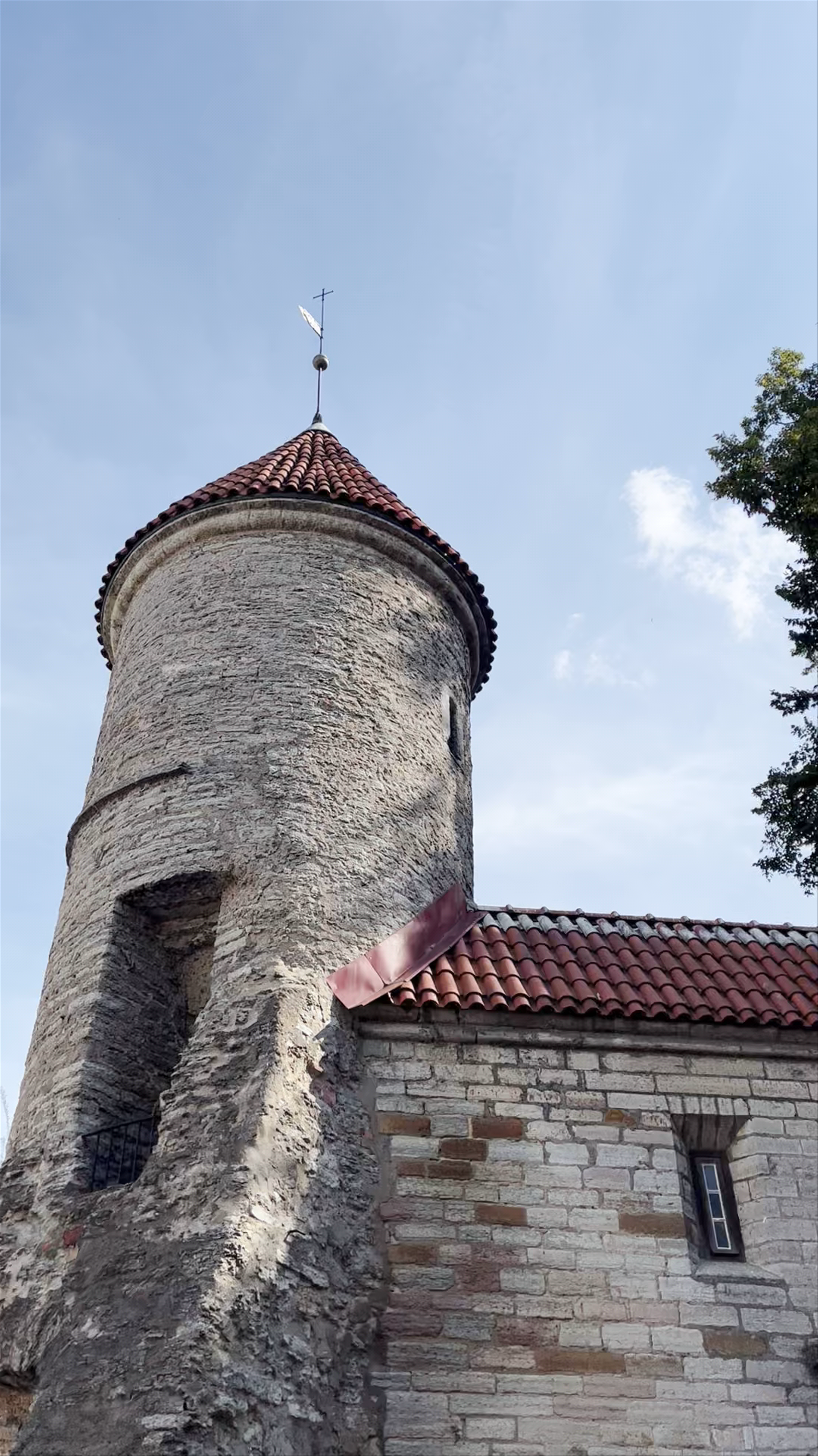 Viru Gate: Medieval Gateway and Bustling Promenade, Tallinn
