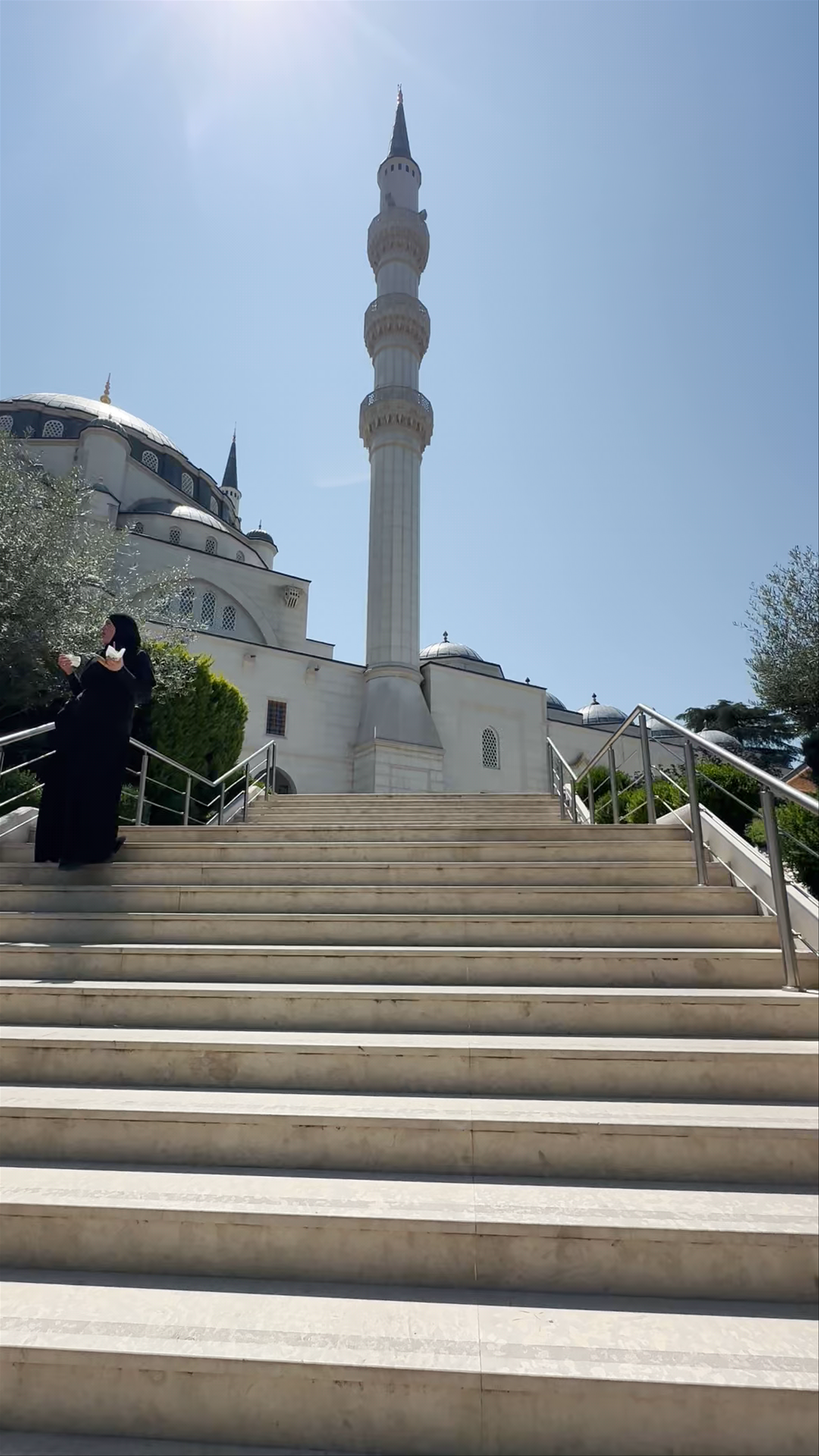 Namazgja Mosque: Serene Architectural Gem in Tiranë, Albania