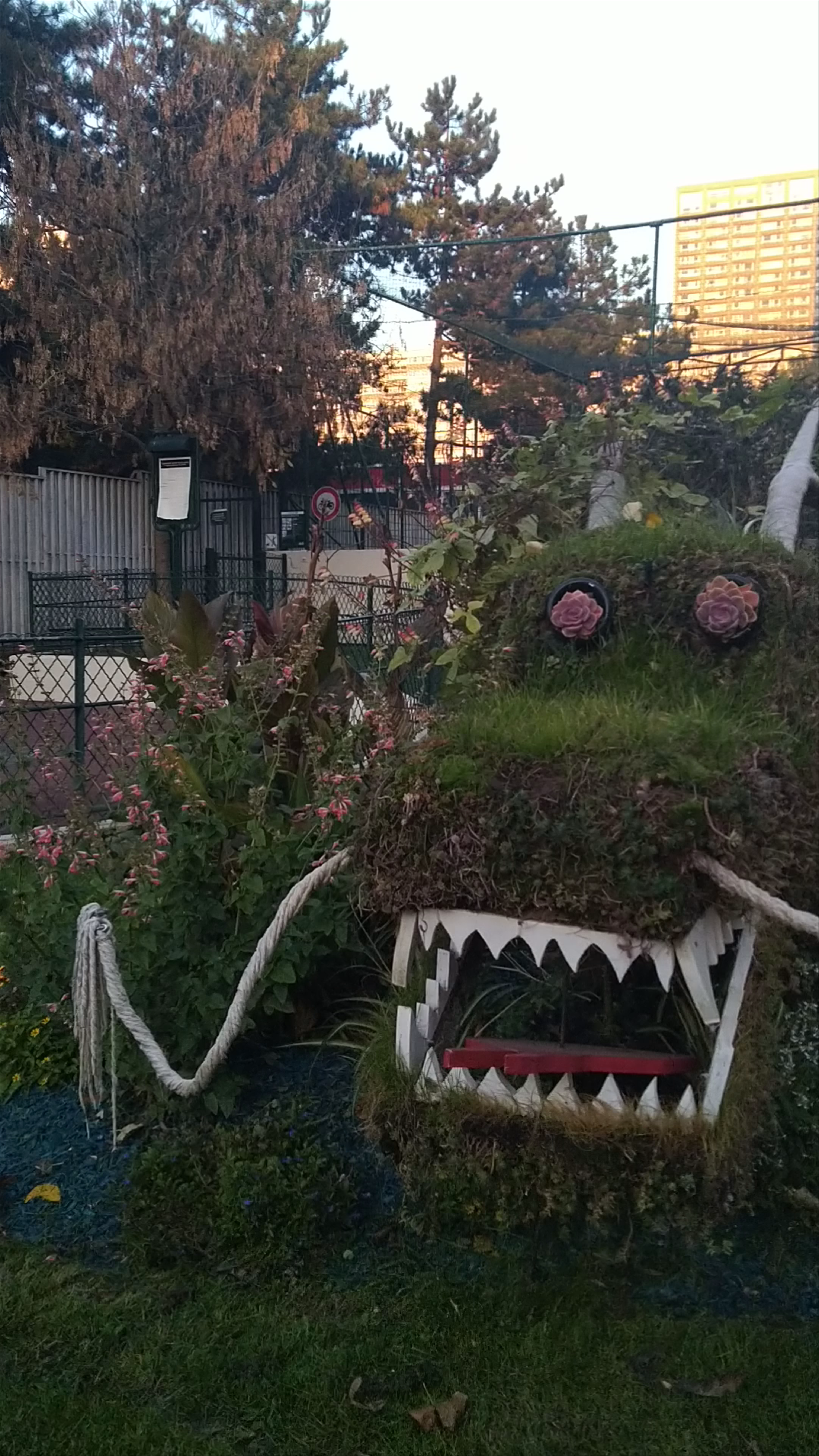 Urban Green Encounter: The Quirky Dragon Garden in Paris' Chinatown