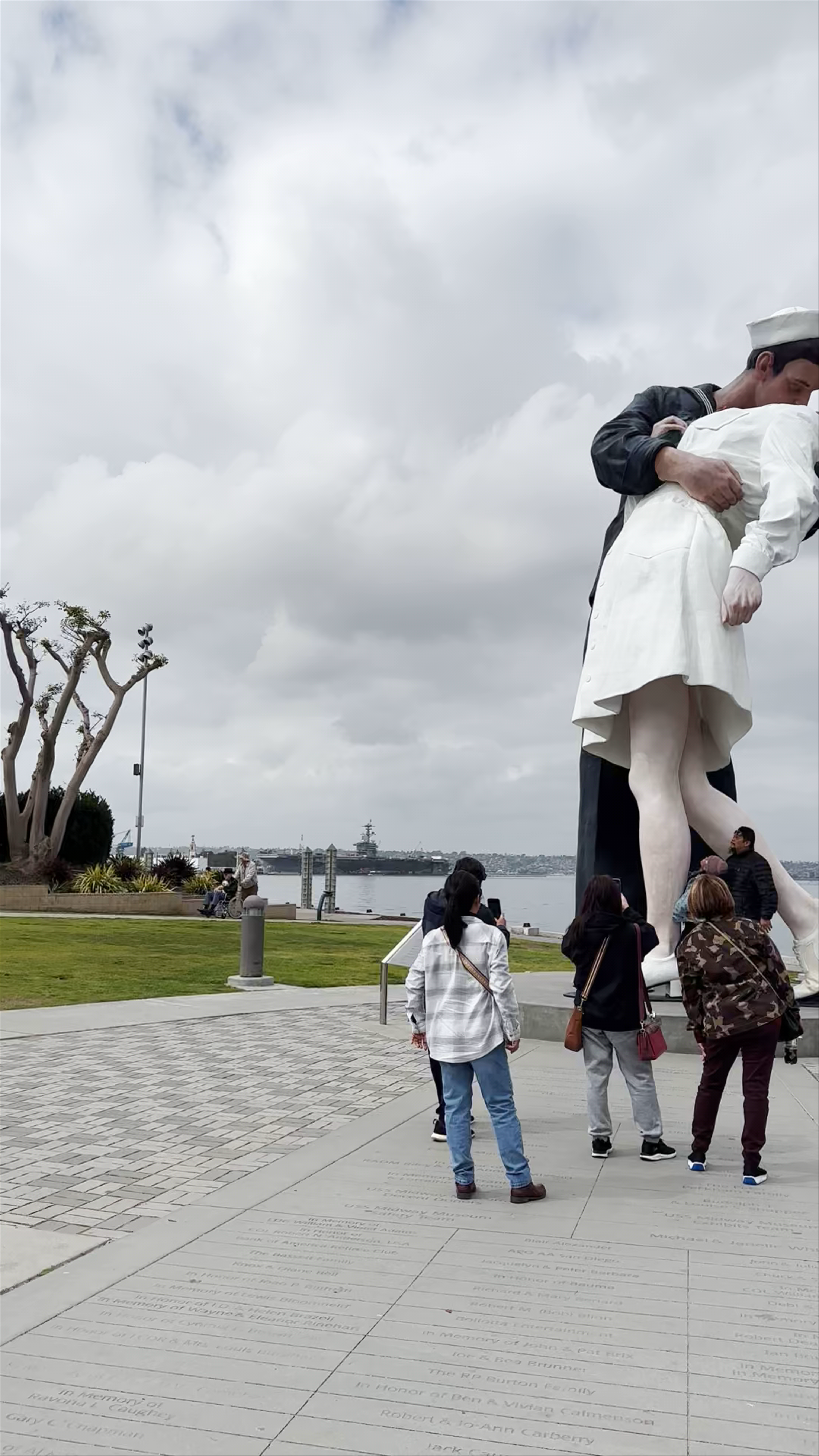 The Kissing Statue