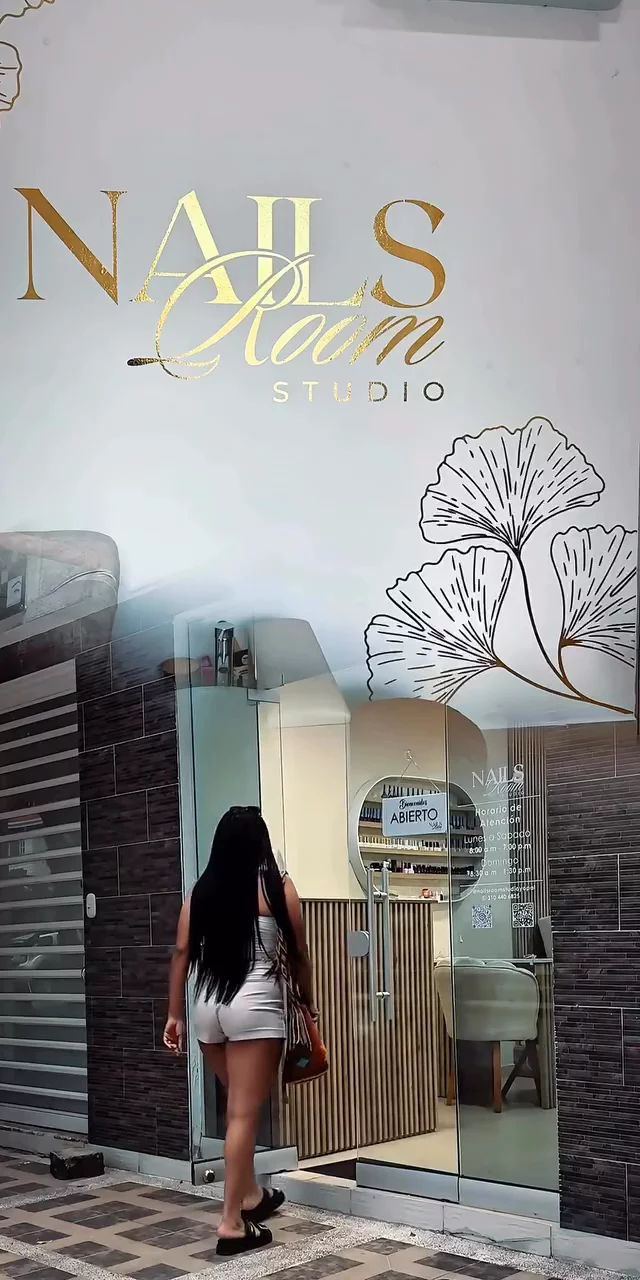 Vive la experiencia que tus manos y pies merecen.