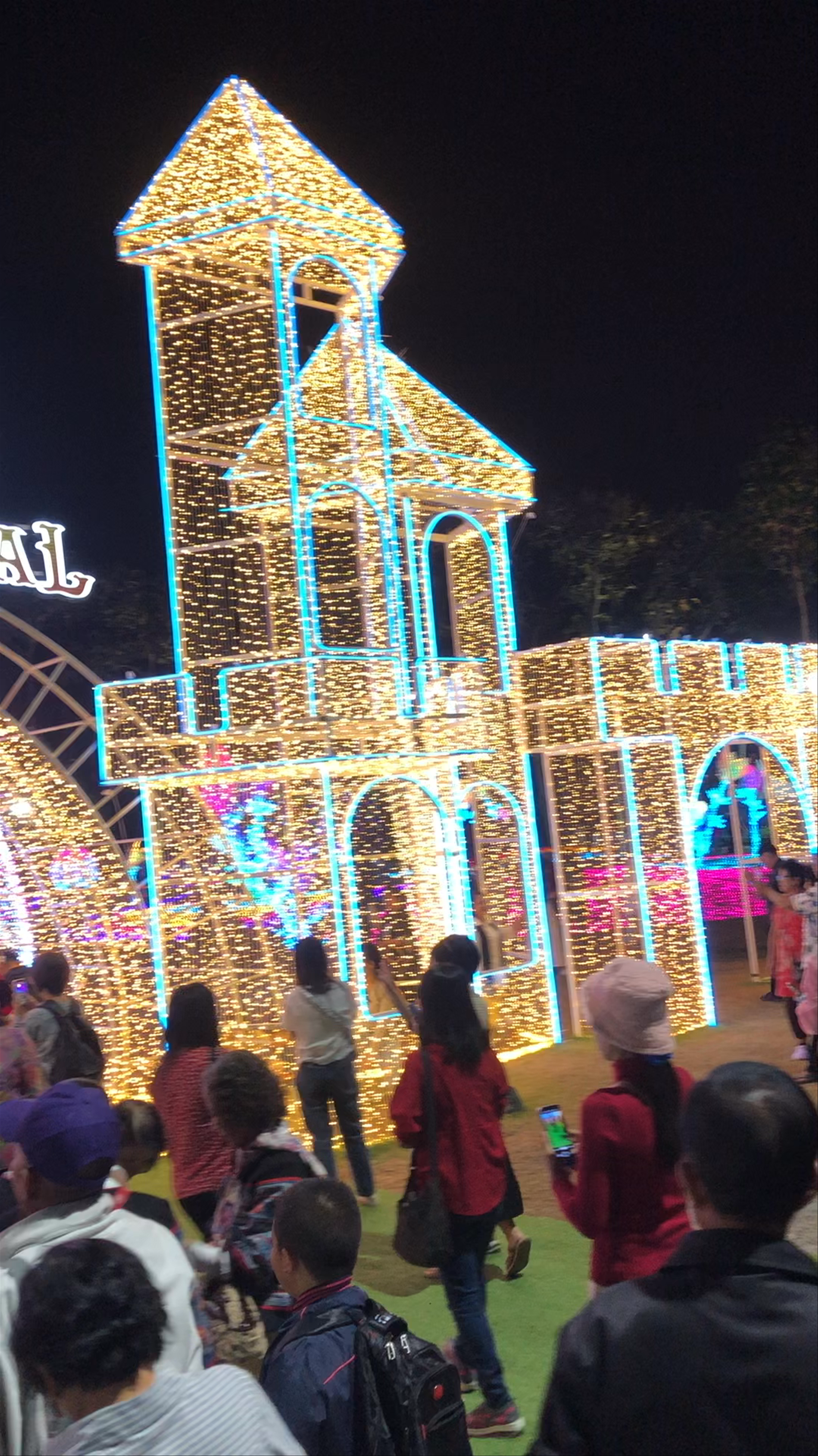 Chaloem Phrakiat Park