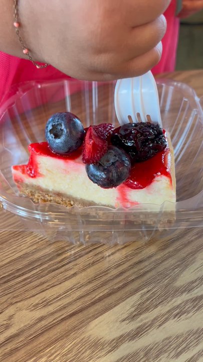 Qamaria Coffee - Dearborn - Best berry cheesecake I've ever had - Coffee & Tea Near Me - Dearborn, Michigan