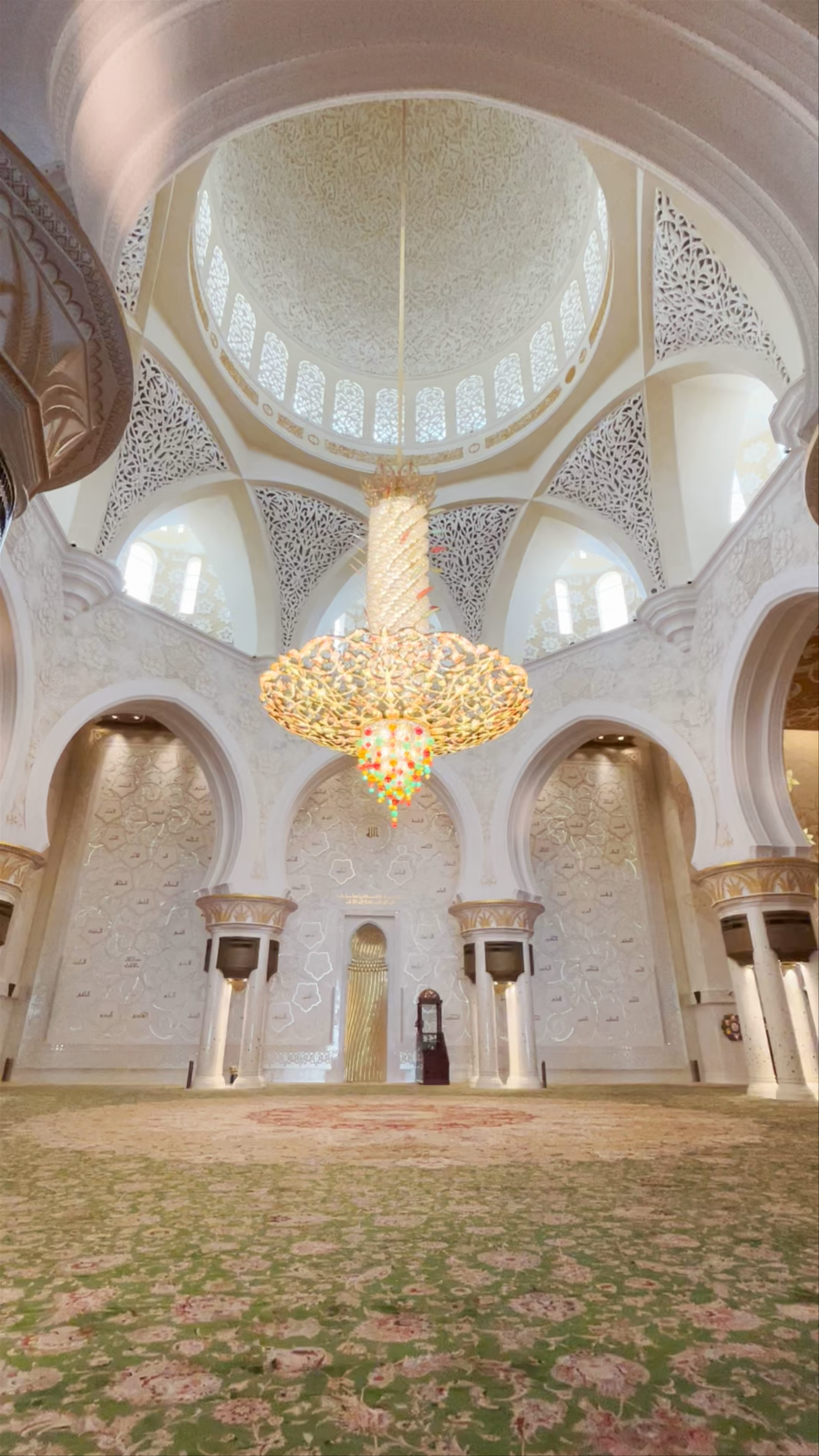 Sheikh Zayed Grand Mosque: Majestic Spiritual Splendor in Abu Dhabi