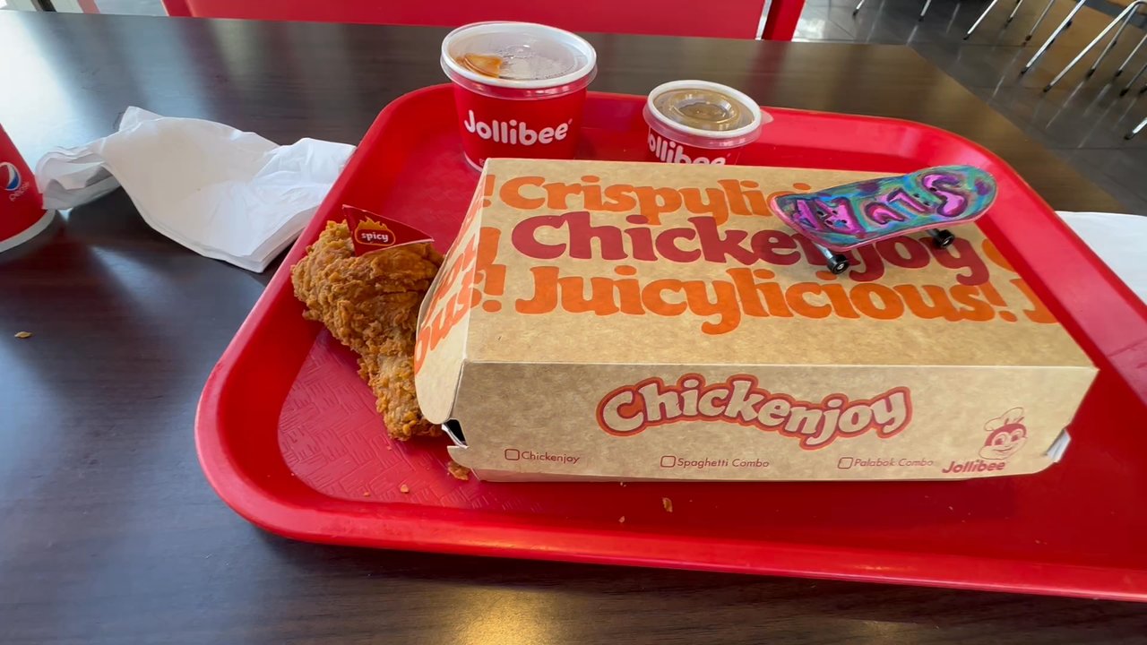 Jollibee - 2pc spicy gravy, and spaghetti side - Chicken Shop Near Me - San Antonio, Texas