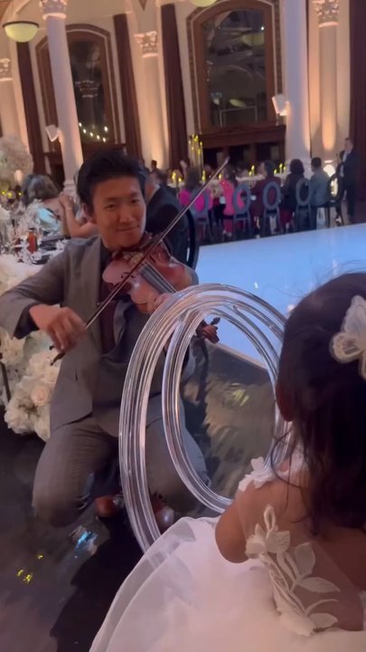 Virtuous Violinist - Ron giving a heartfelt performance to one of the flower girls! - Musicians Near Me
