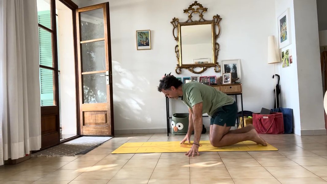 DAY 14: Isometrics with Des - HOLD & HIT.