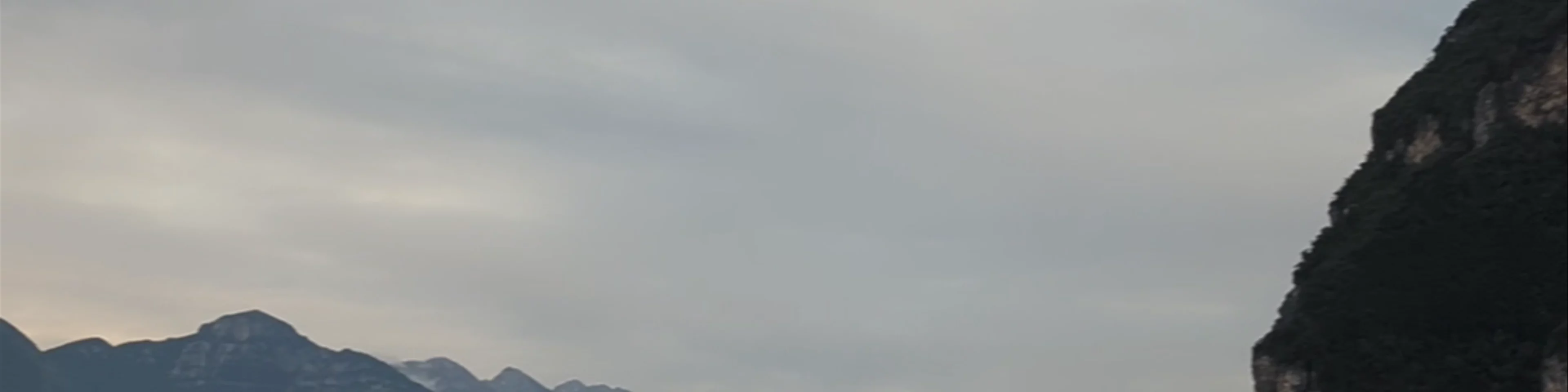 Vista con scogli Lago di Garda