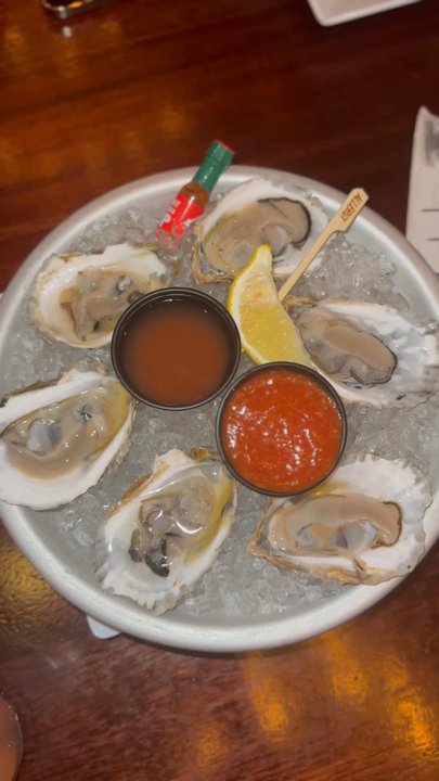 Barretts's Waterfront - Oyster - American Near Me - Fall River, Massachusetts