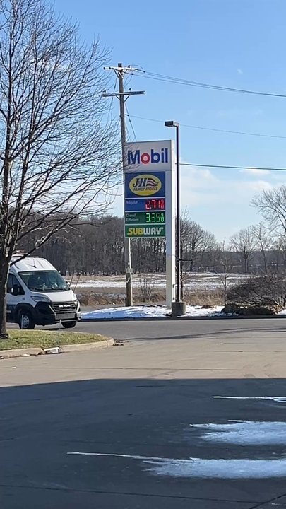 Mobil - Price wasn't even close to what the sign said. An almost 50 cent discrepancy is ridiculous. - Gas Stations Near Me - Lowell Township, Michigan