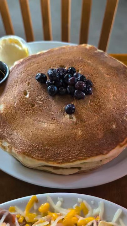 Waterloo Ice House Escarpment - Blueberry Pancakes - American Near Me - Austin, Texas