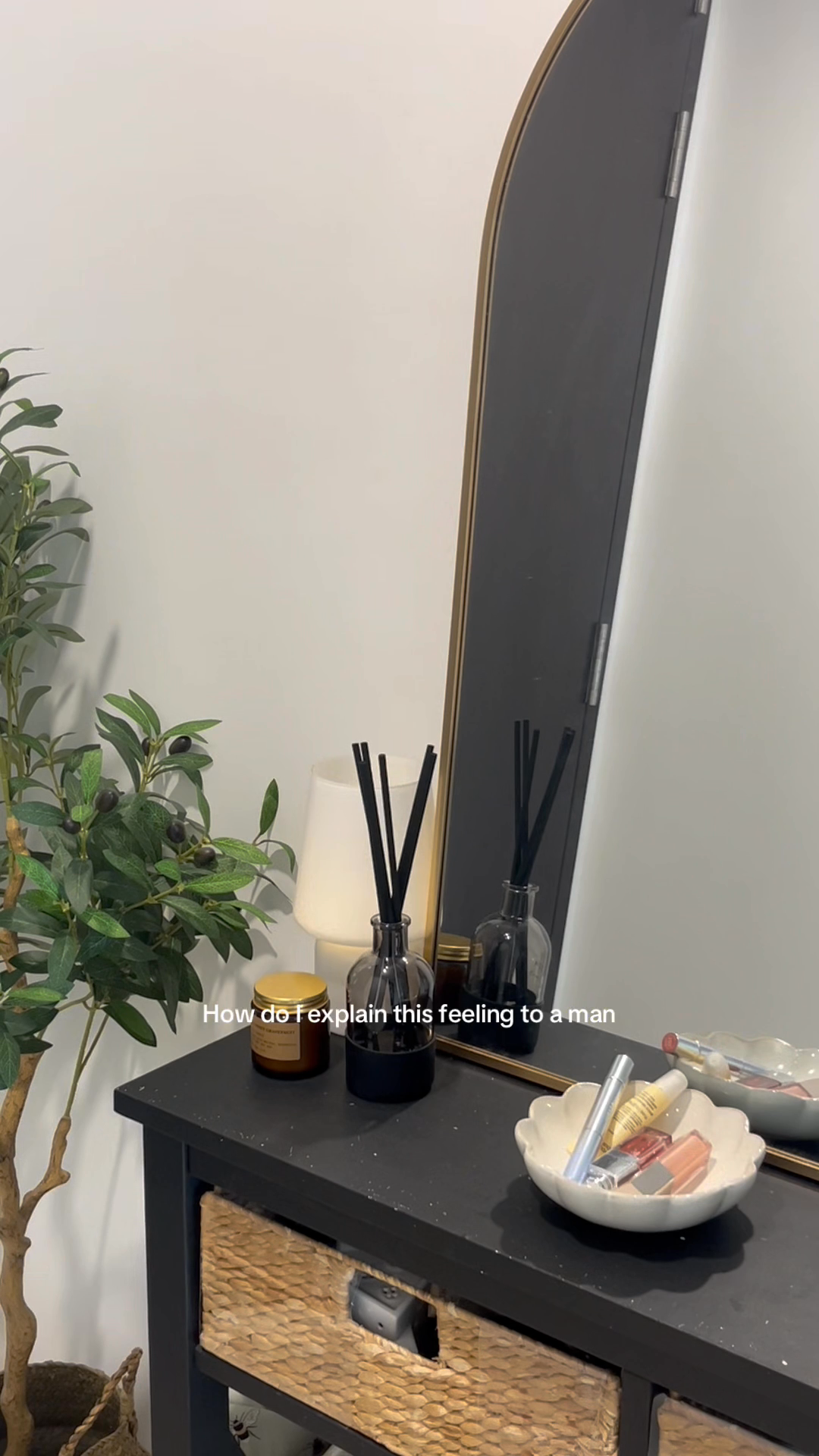 Attention-all-girls:-Lip-gloss-bowl