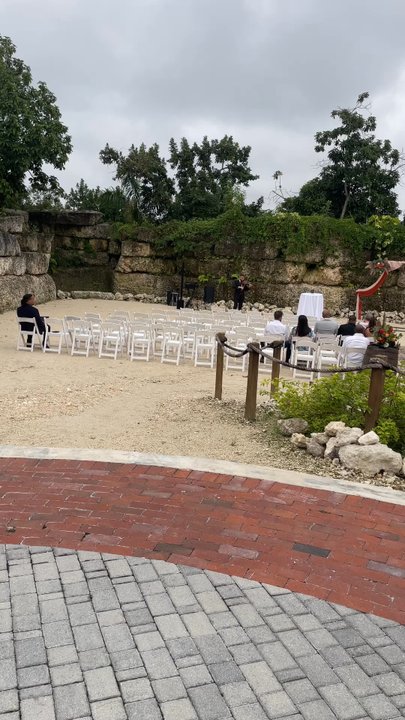 Mon Petit Garden - Violinist playing before the wedding - Venues & Event Spaces Near Me - Miami, Florida
