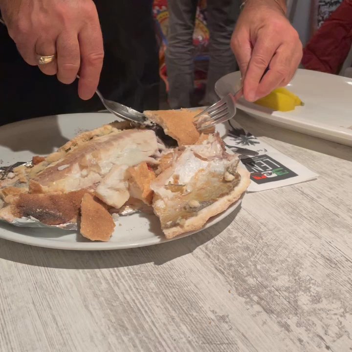 Mille Gusti - Wolfsbarsch in Salzkruste/Sea bass in salt crust - Italian Near Me - Solingen, NW