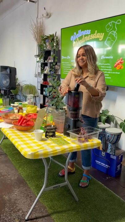 Wow flower project - Juicing and detoxing at Wellness Wednesday - Attraction Farms Near Me - Palmdale, California