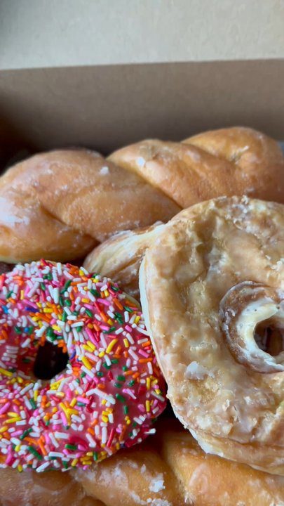Doughnut Hut - Donuts Near Me - Burbank, California