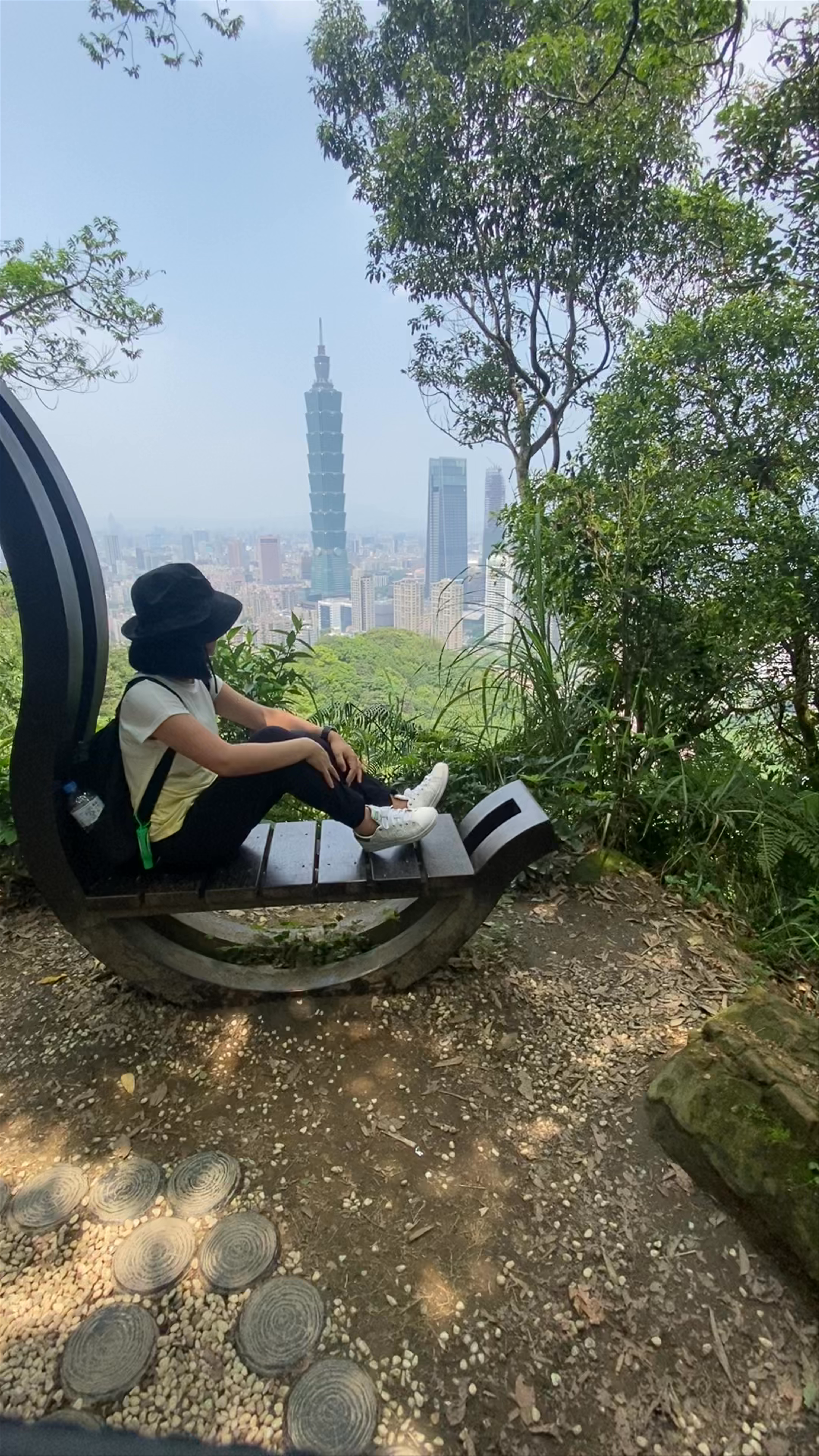 Serene Pause at Elephant Mountain Trailhead with Taipei 101 View