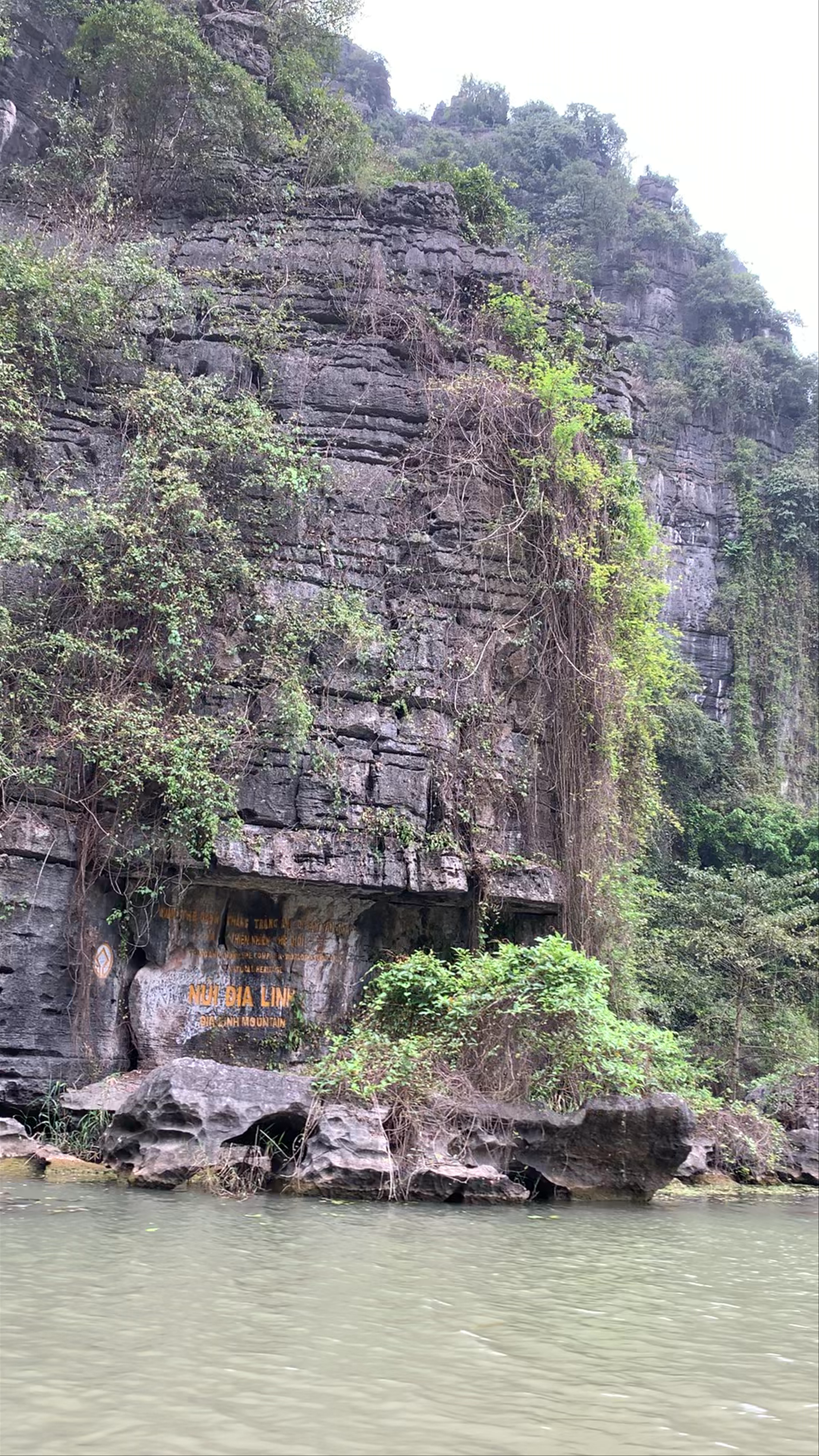 Thung Tối