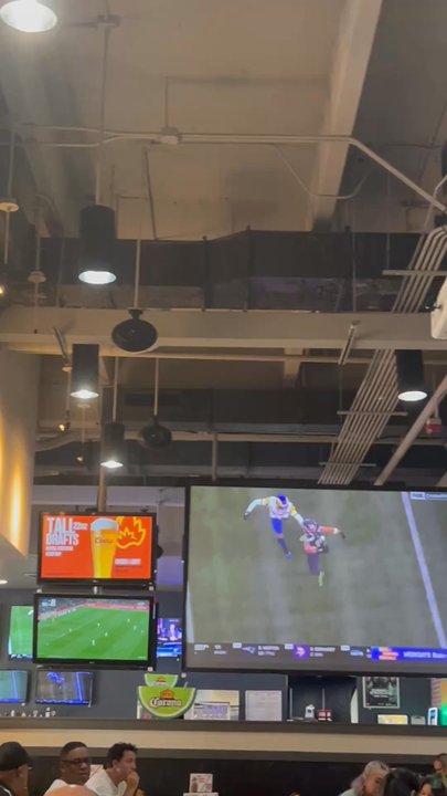 Buffalo Wild Wings - Inside - Chicken Wings Near Me - Miami, Florida
