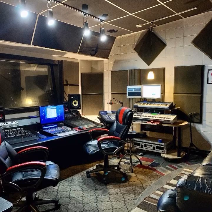 16 Bars Recording Studio - $50 per hour - Record, Mix, Mastering, Editing, and V/O Block Rates are {5 Hours - $240} {10 Hours - $440} {All Day Lock-in - $400} - Recording & Rehearsal Studios Near Me - Jackson, Mississippi