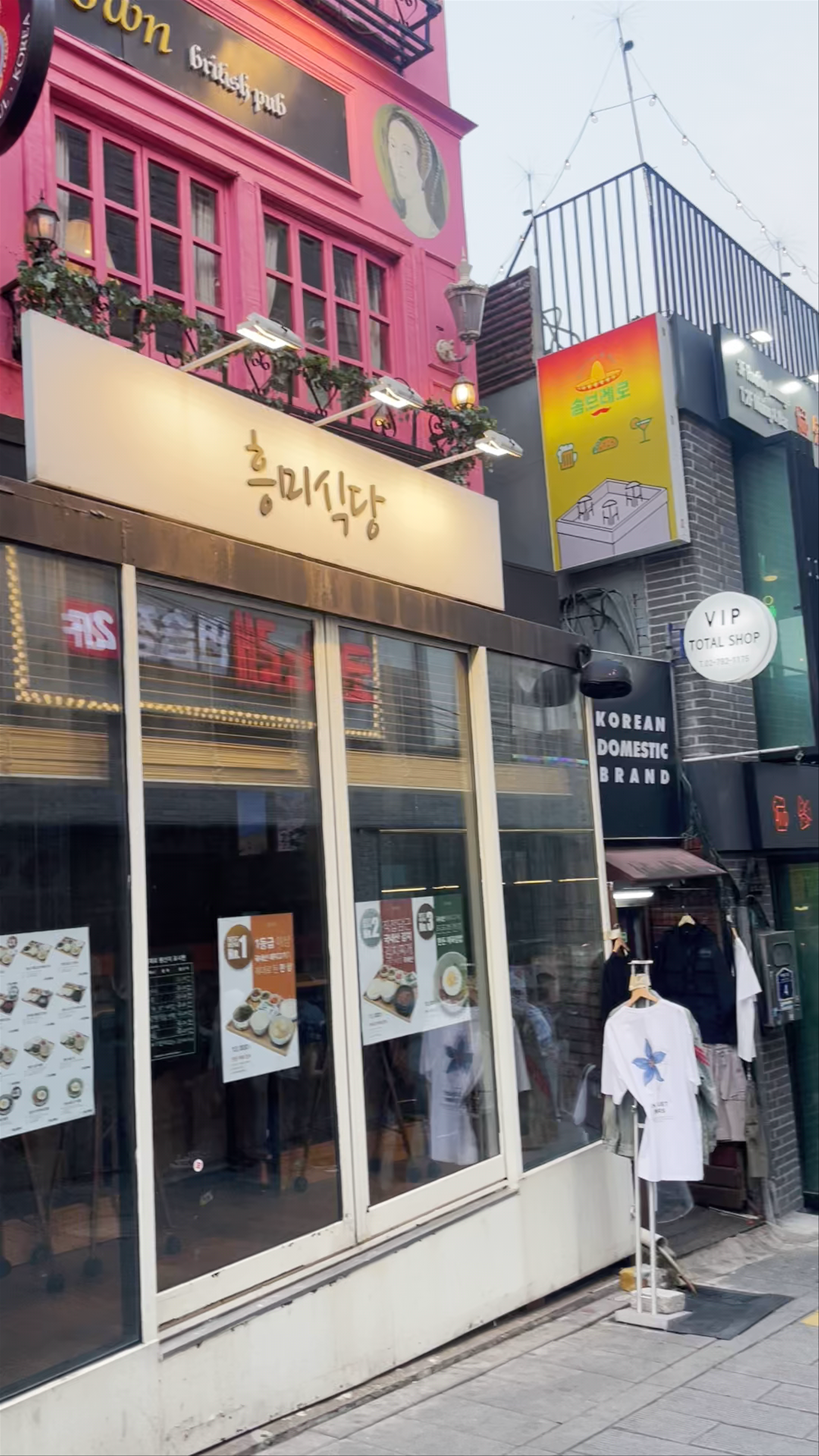 Itaewon Market: Vibrant Street Life in Seoul’s Trendiest District