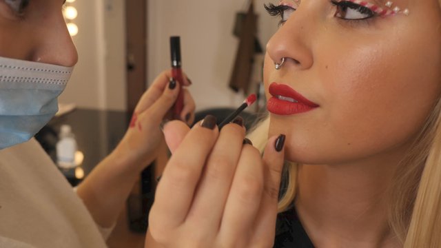 Applying liquid lipstick