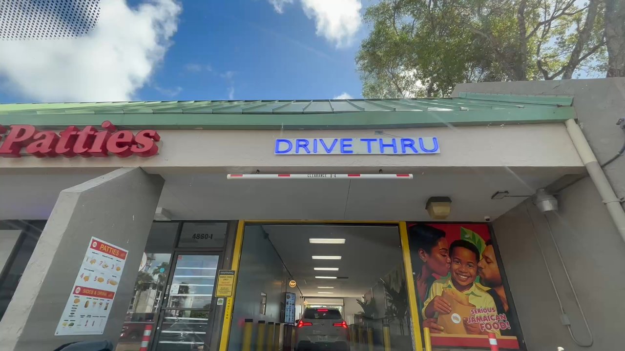 Juici Patties - Fast Food Near Me - Davie, Florida