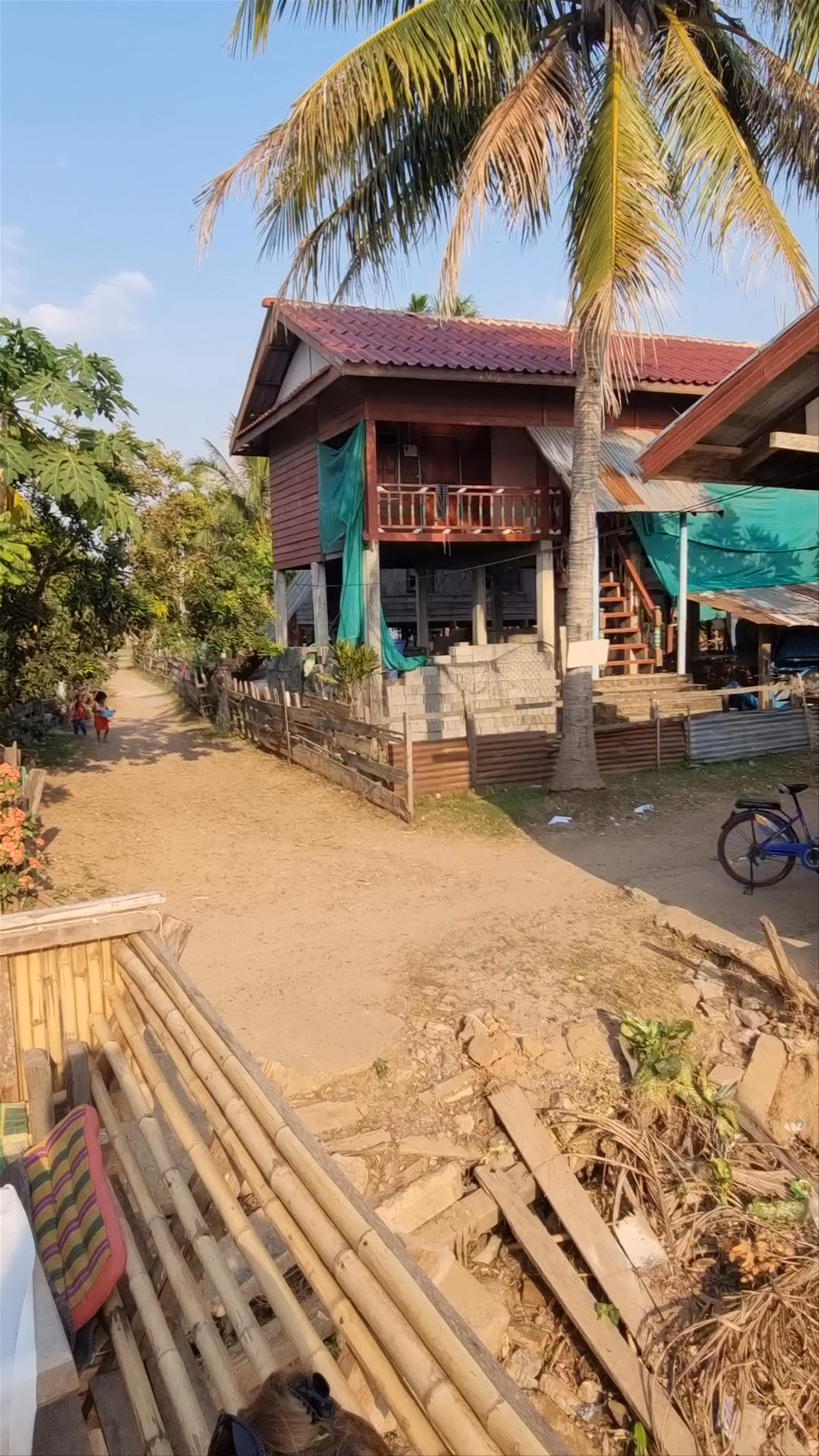 Kulap Kao Bungalows: Peaceful Riverside Retreat in Khon, Laos