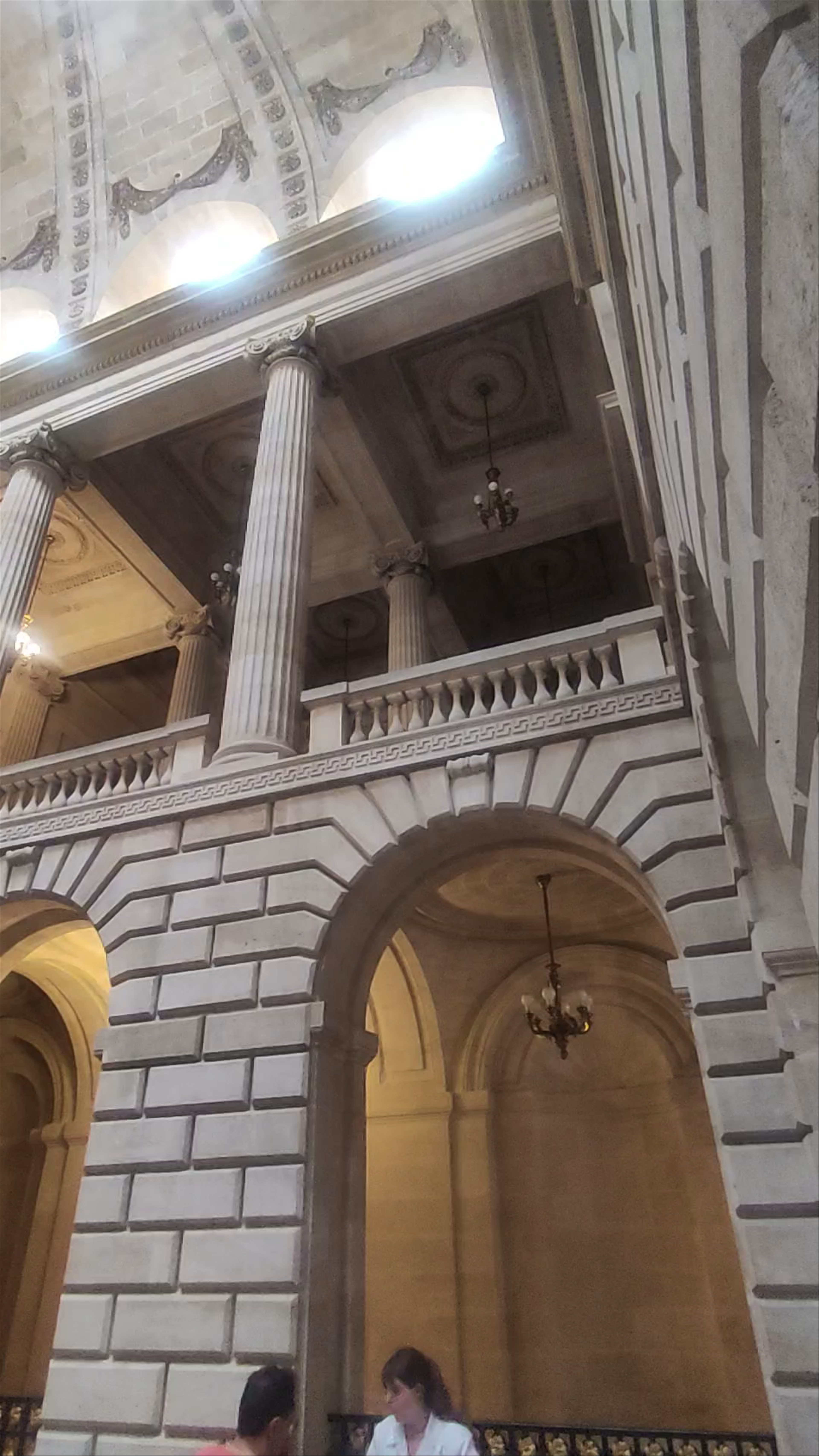 Gran Teatro de Burdeos: Architectural Grandeur in Bordeaux