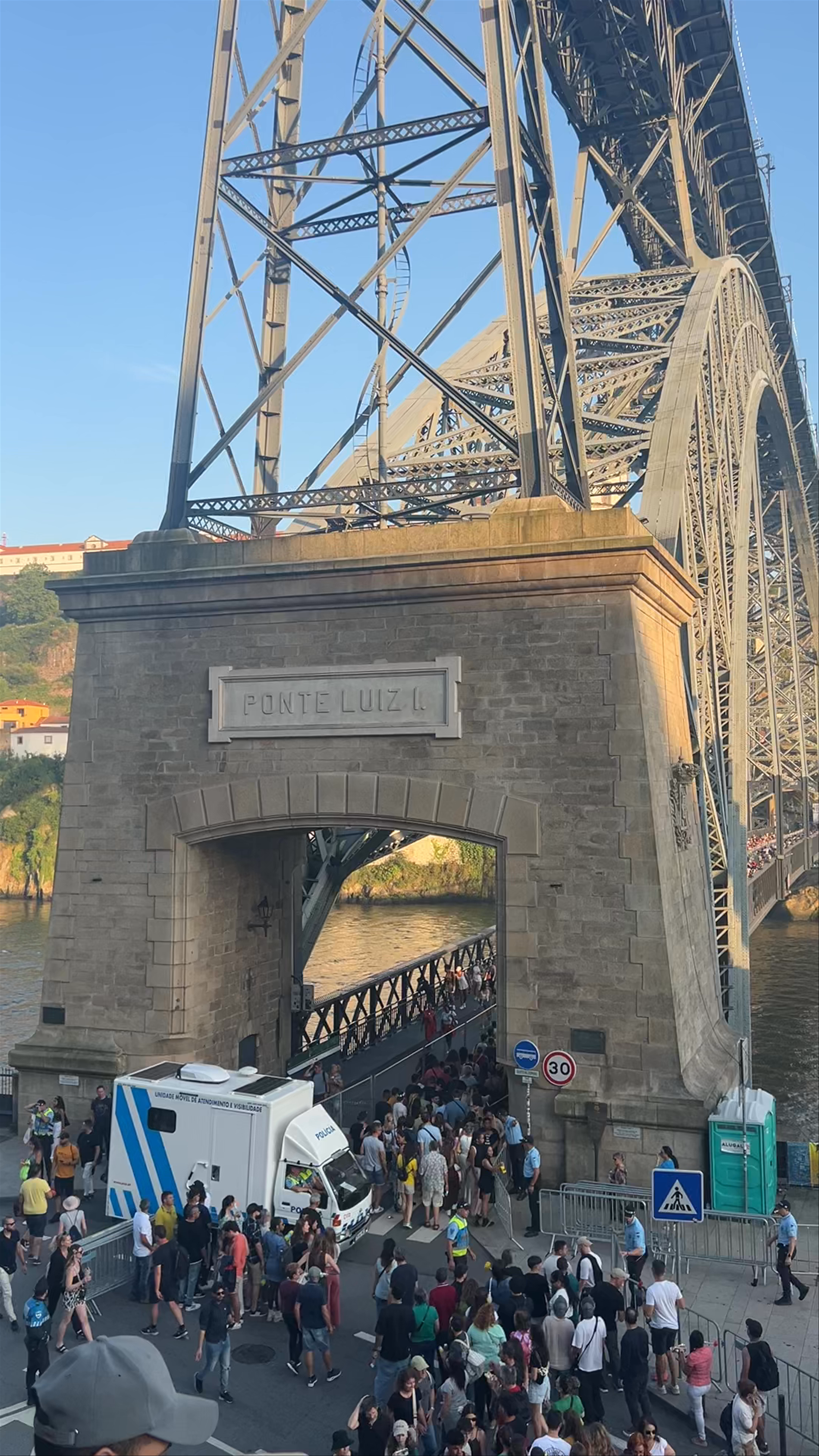 Ponte Luís I: Iconic Riverside Bridge Experience in Porto, Portugal