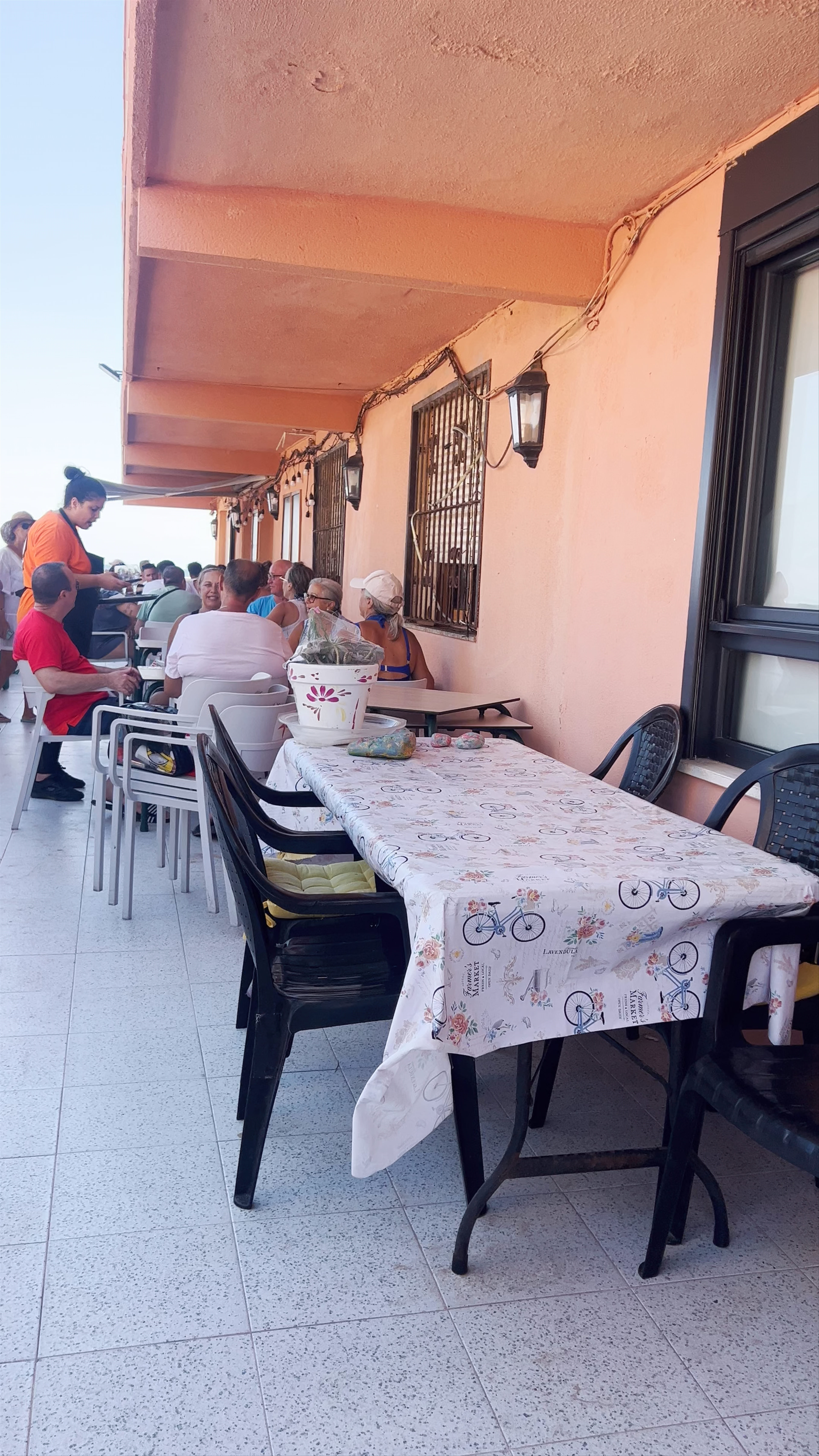 Seaside Dining at Cafeteria Estrella de Mar in Los Arenales del Sol