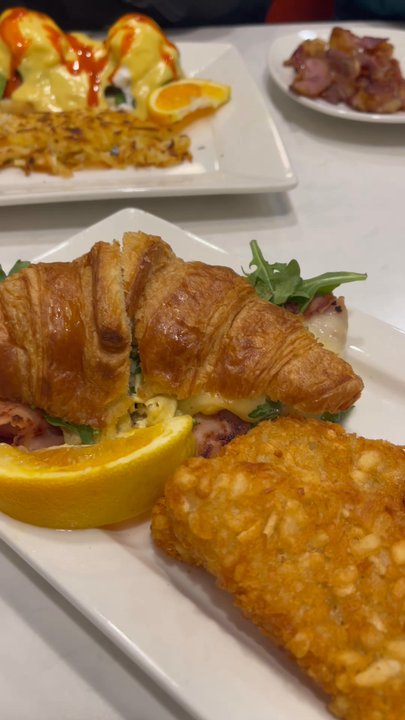 Sunflower Cafe - Breakfast & Brunch Near Me - Renton, Washington
