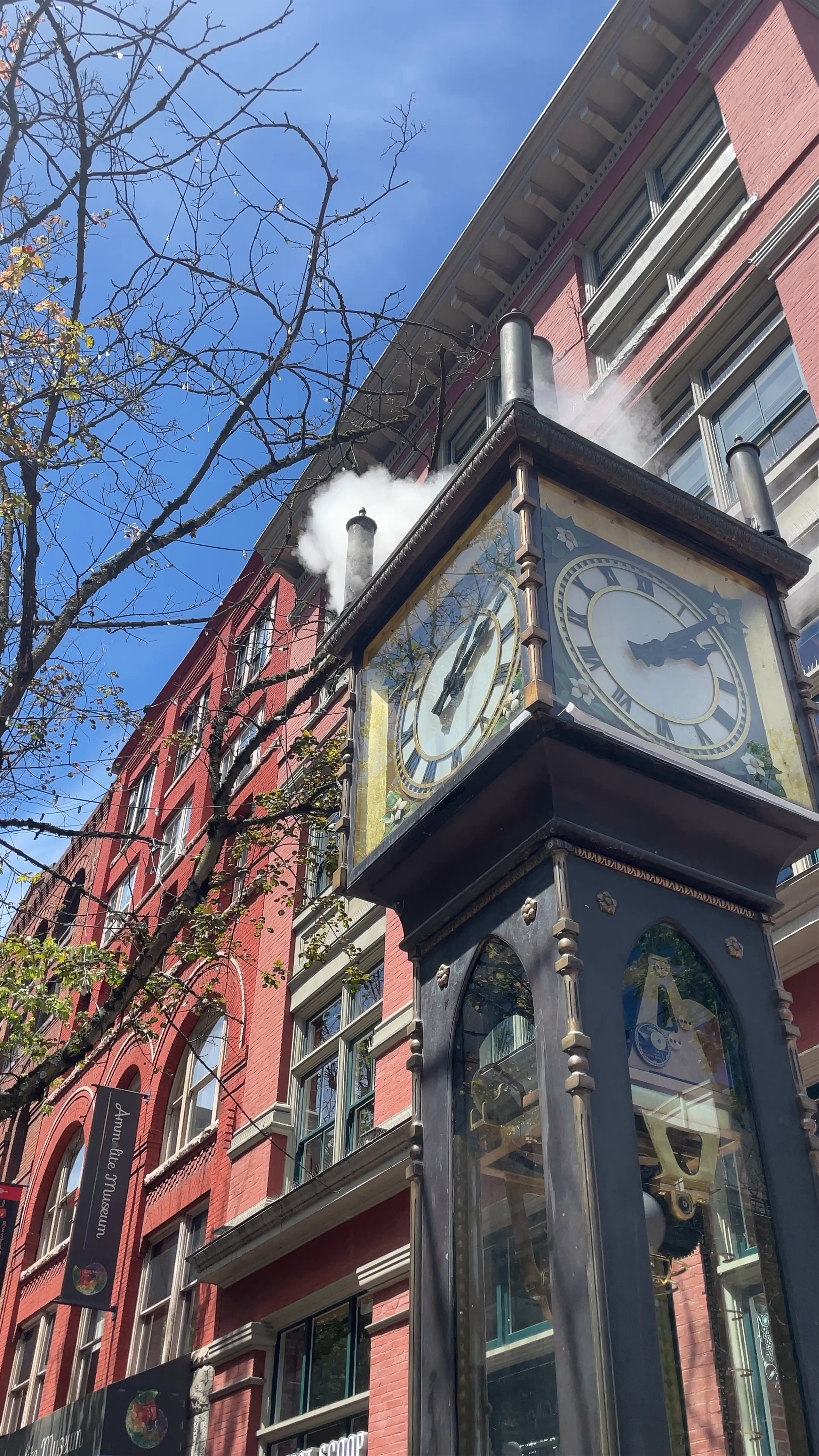 Gastown Steam Clock in Vancouver: A Historic Urban Icon