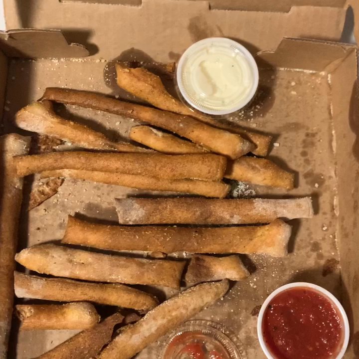 Pizza Bianca - Very little sauce on pizza. Not much pep or banana peppers. Video will do justice on the bread sticks. The hell is even this lol Save your $ - Chicken Wings Near Me - Columbus, Ohio