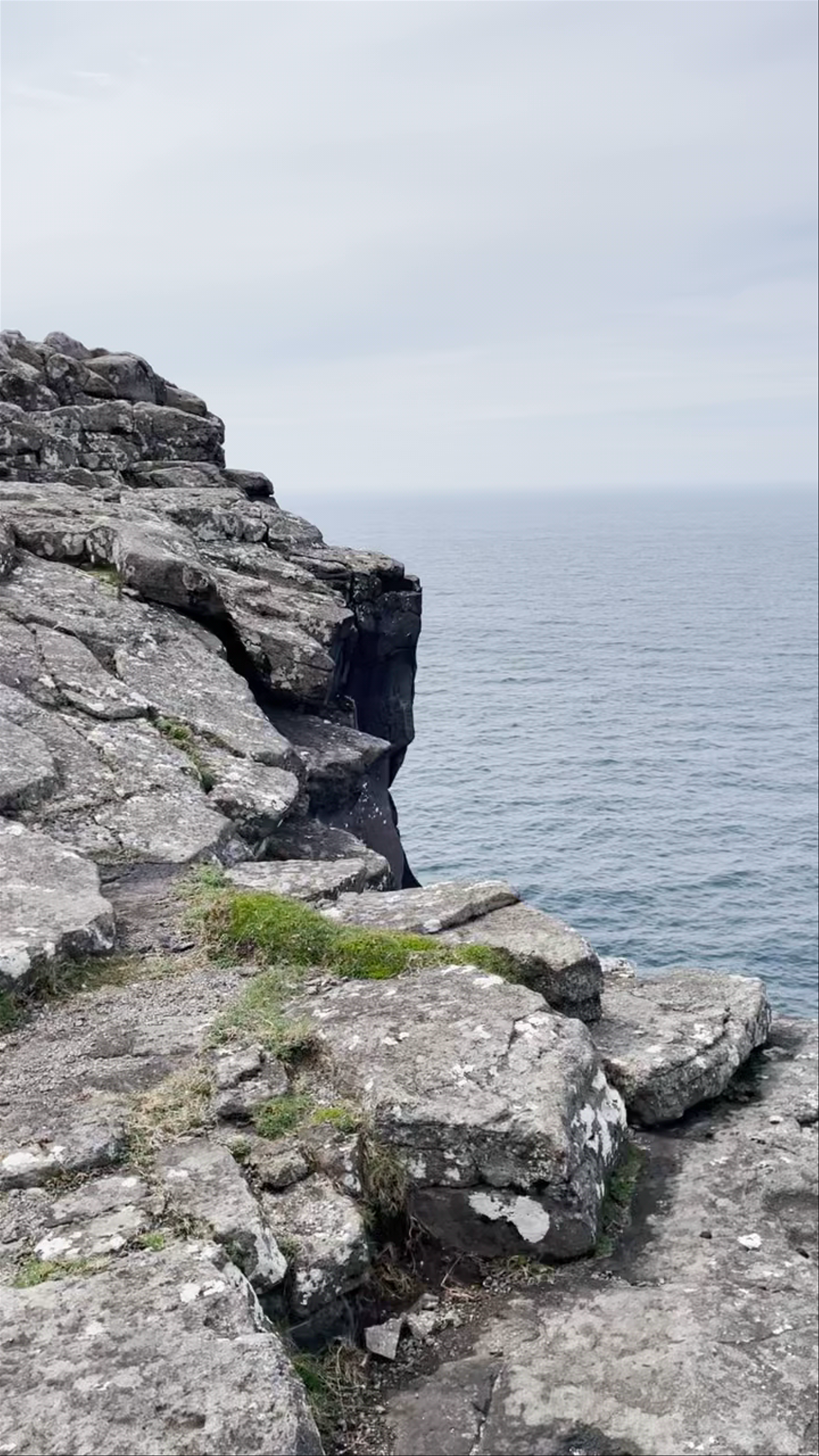 Slave Cliff (Lake Above the Ocean)