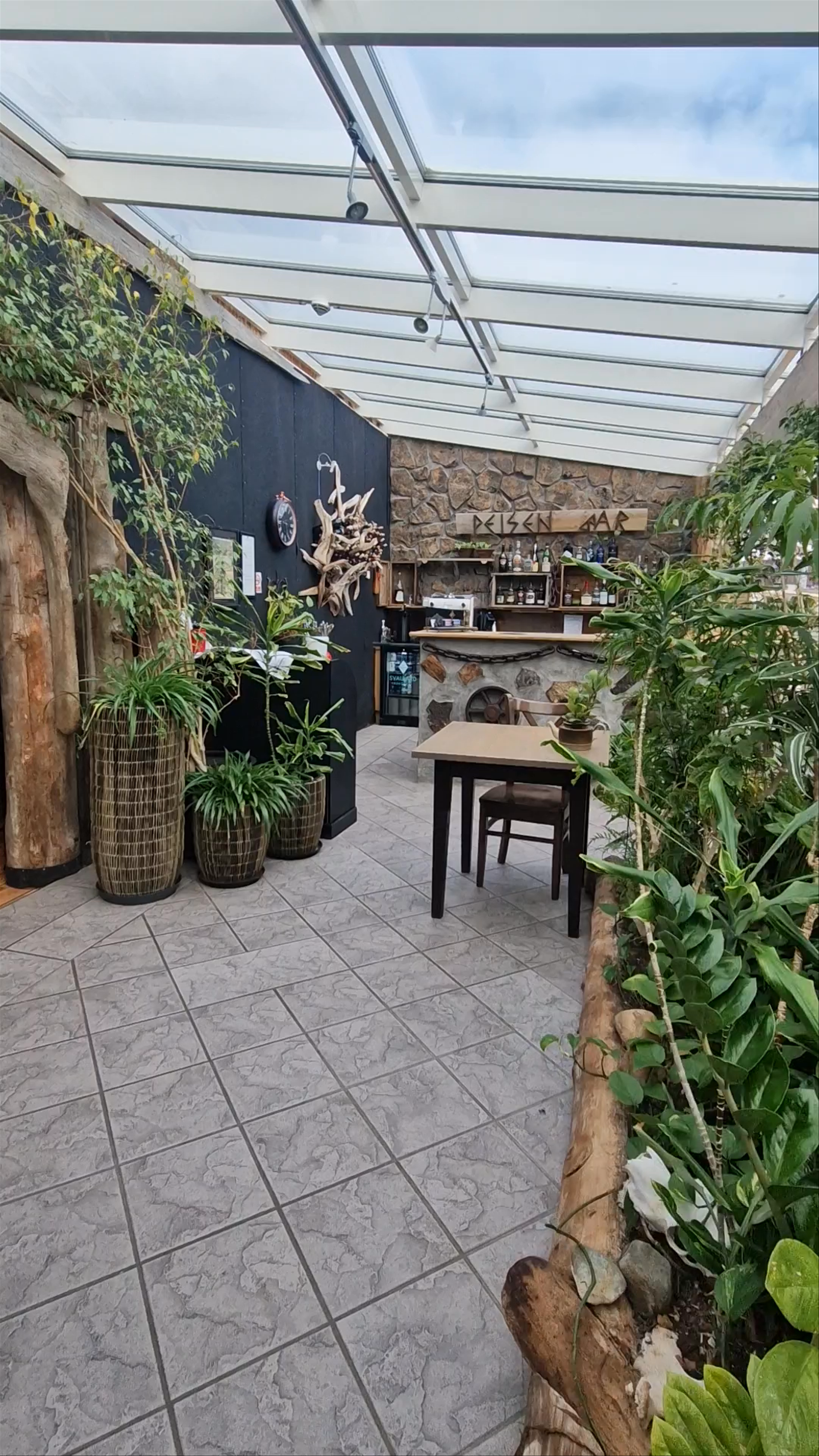 Vinterhagen Restaurant & Peisen Bar