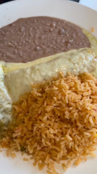 Dos Salsas - Georgetown - Chicken enchiladas lunch $13.99 was ok, prob 9-10.99 would be appropriate price to match the quality. Chips light and good, like red salsa - Mexican Near Me - Georgetown, Texas