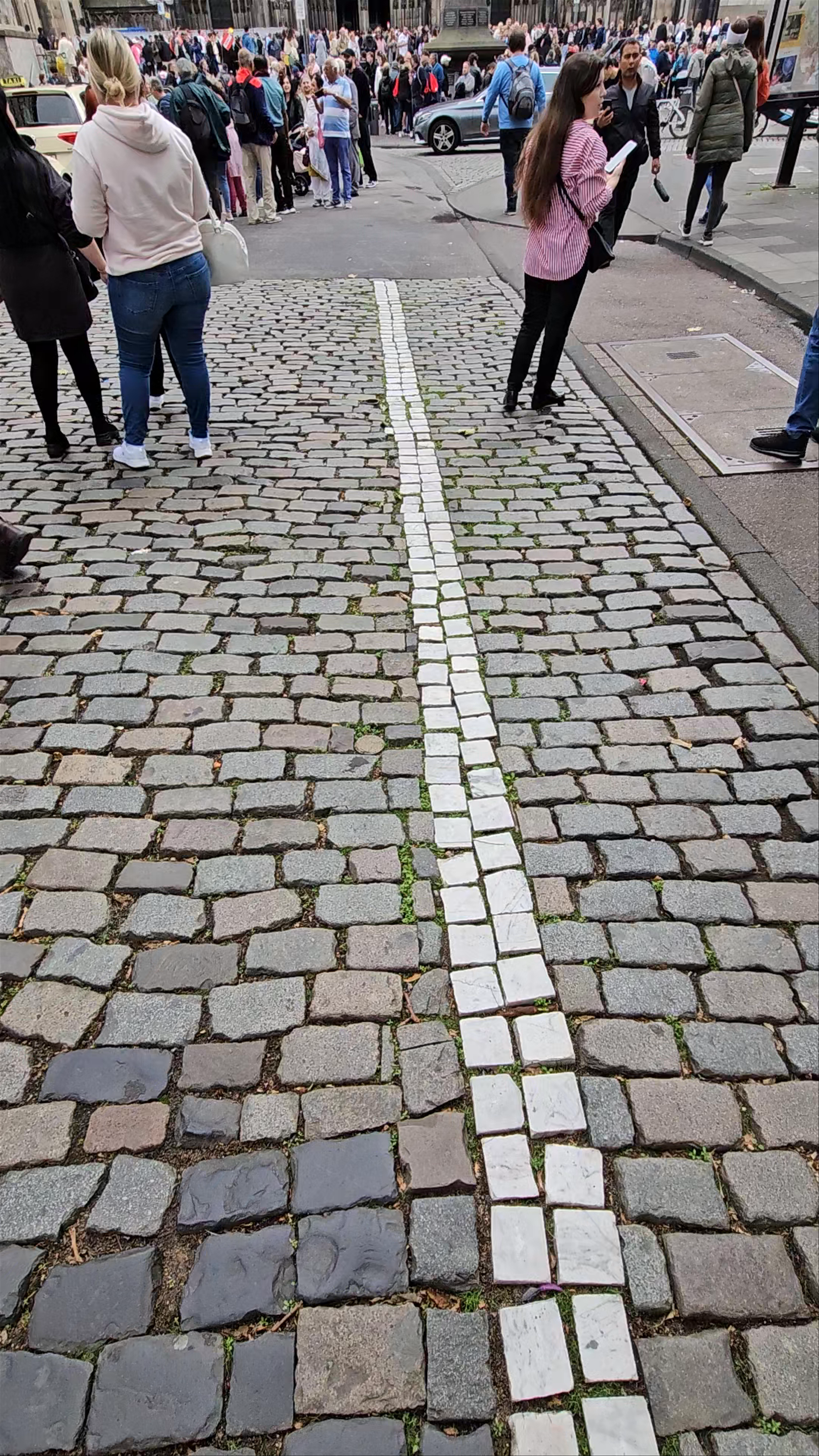 Cologne Cathedral: Gothic Grandeur and Vibrant City Pulse