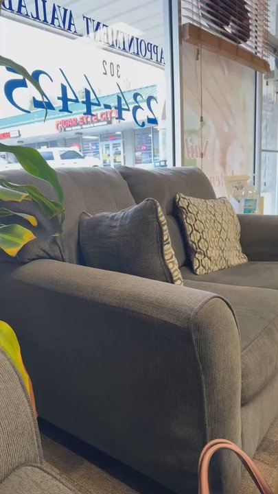 Melody Nails Spa - I made an appointment at 10 didn't sit down till 1030. But they offered water & they gave me a coupon for my next visit because of the wait - Nail Salons Near Me - Hockessin, Delaware