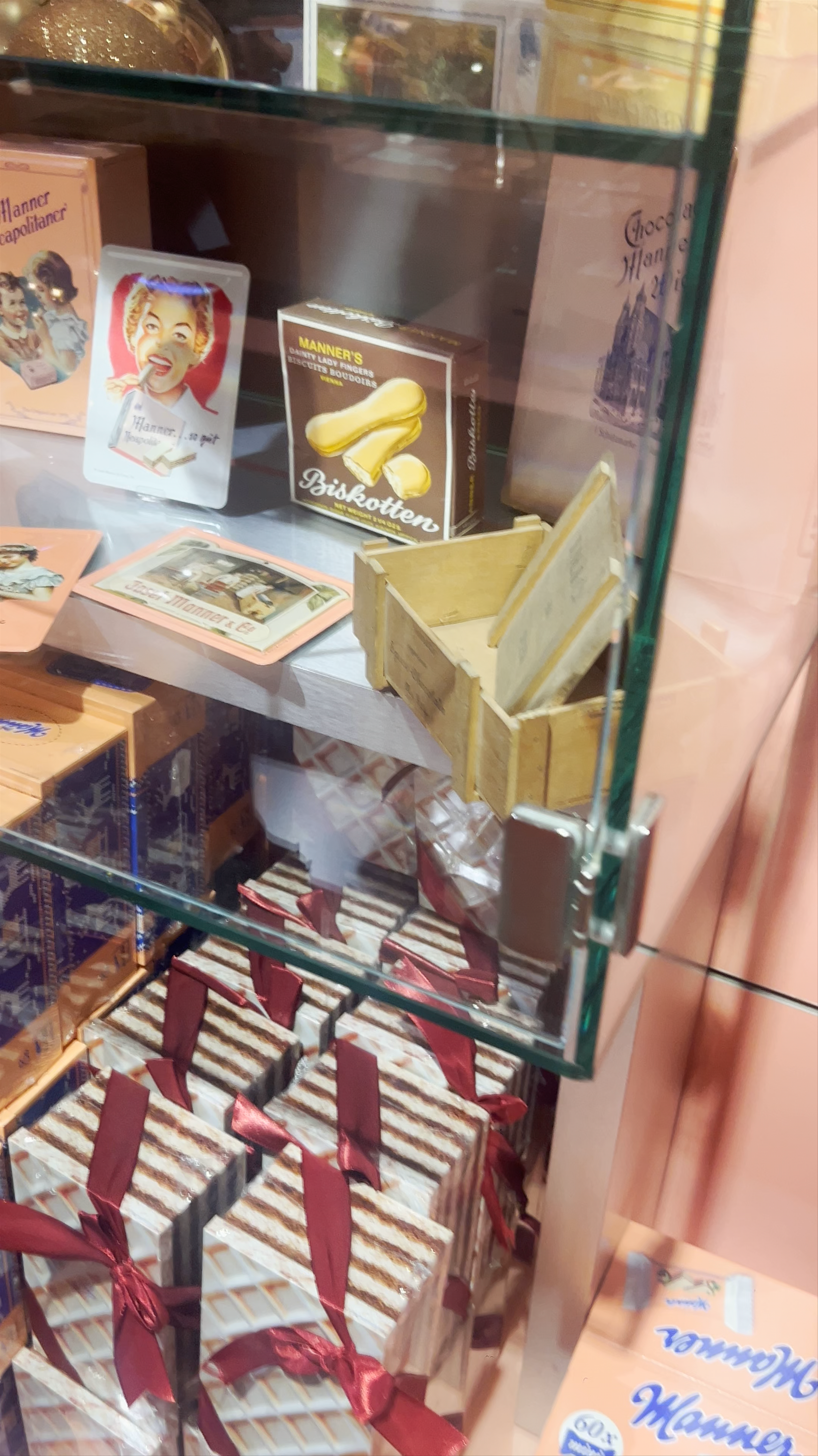 Manner Shop Wien Stephansplatz: Iconic Viennese Wafers and Chocolates