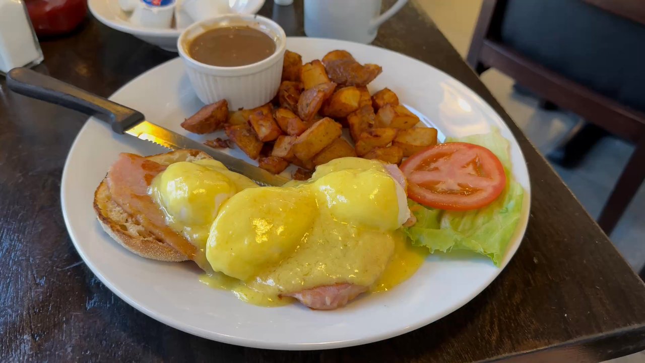 Toby's Goodeats - Eggs Benedict ,perfectly done ! A really nice breakfast here this morning ! I will ALWAYS support Toby's ,it's a local business - Breakfast & Brunch Near Me - Hamilton, Ontario