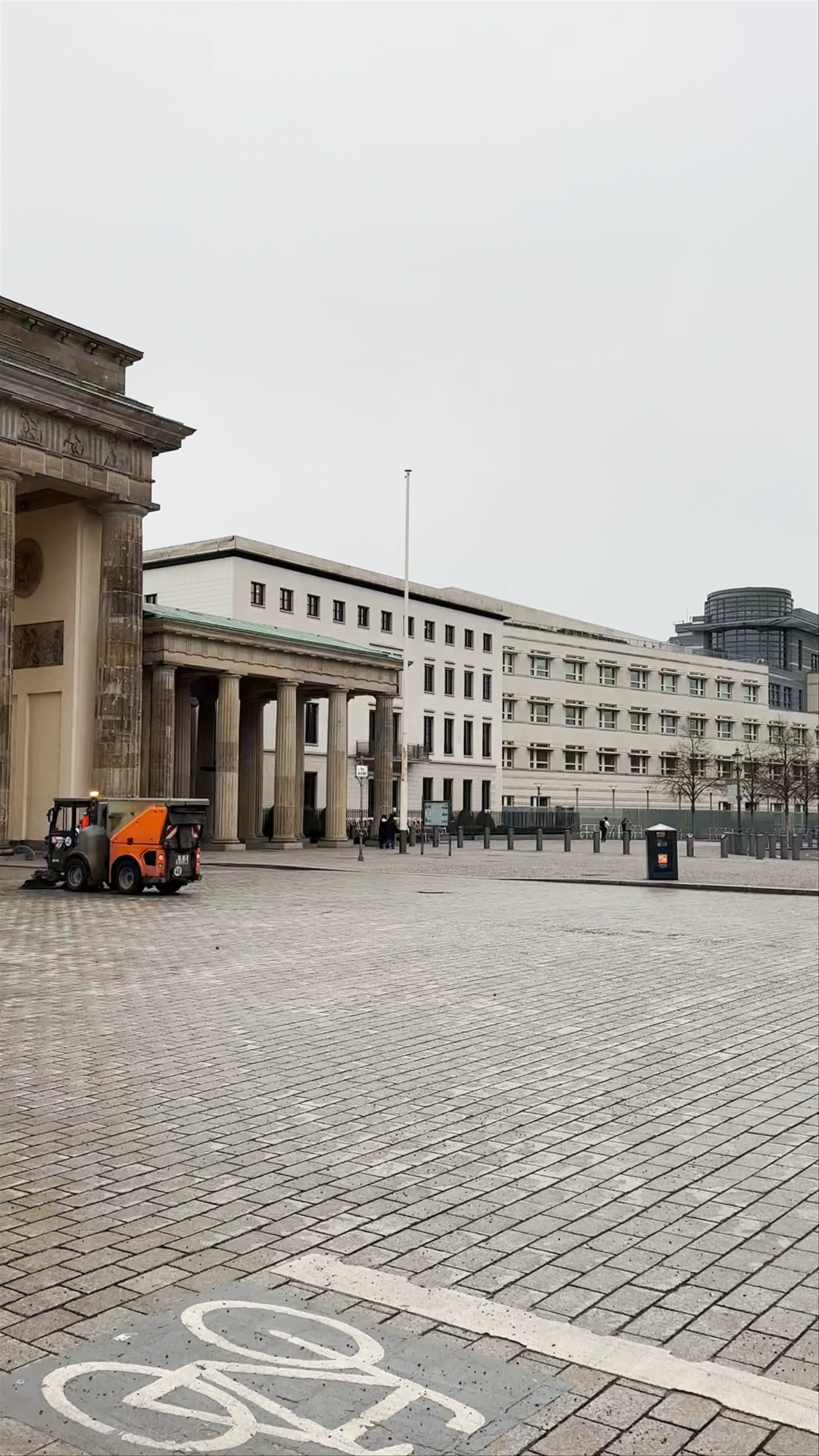 Brandenburger Tor, Pariser Platz
