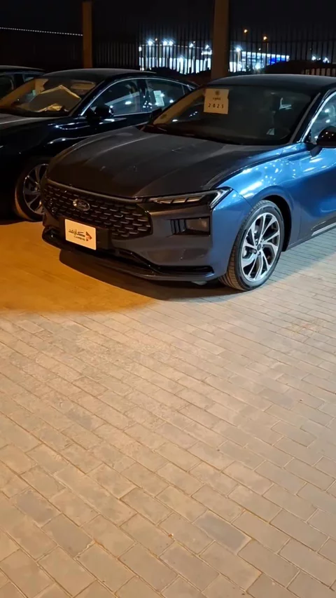 فورد تورس Titanium 2025